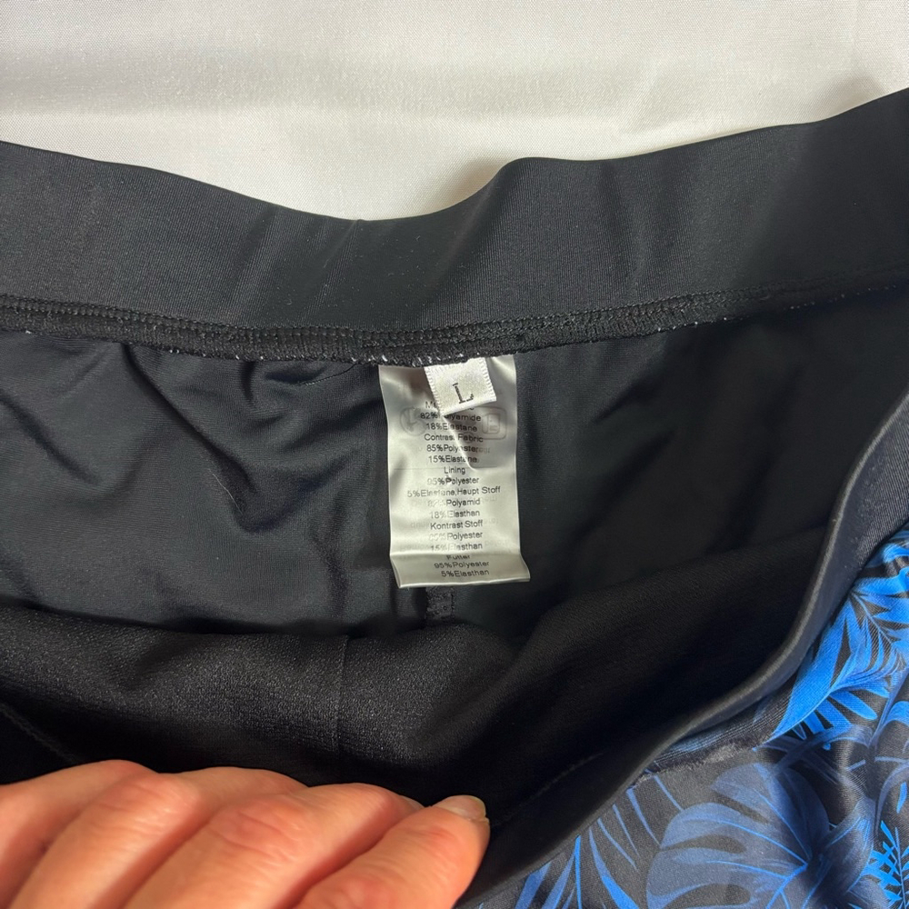 Women's Sports Bra Shorts Swimsuit Set Size L Blue & Black NWOT - Picture 3 of 4